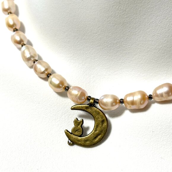 Genuine Pale Pink Freshwater Pearl Bronze Cat on the Moon Beaded Short Necklace - Picture 1 of 11